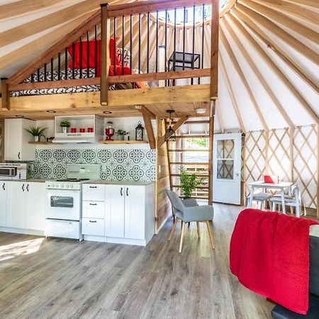 Yourtes Glamping Du Poisson Blanc Notre-Dame-du-Laus Exterior photo