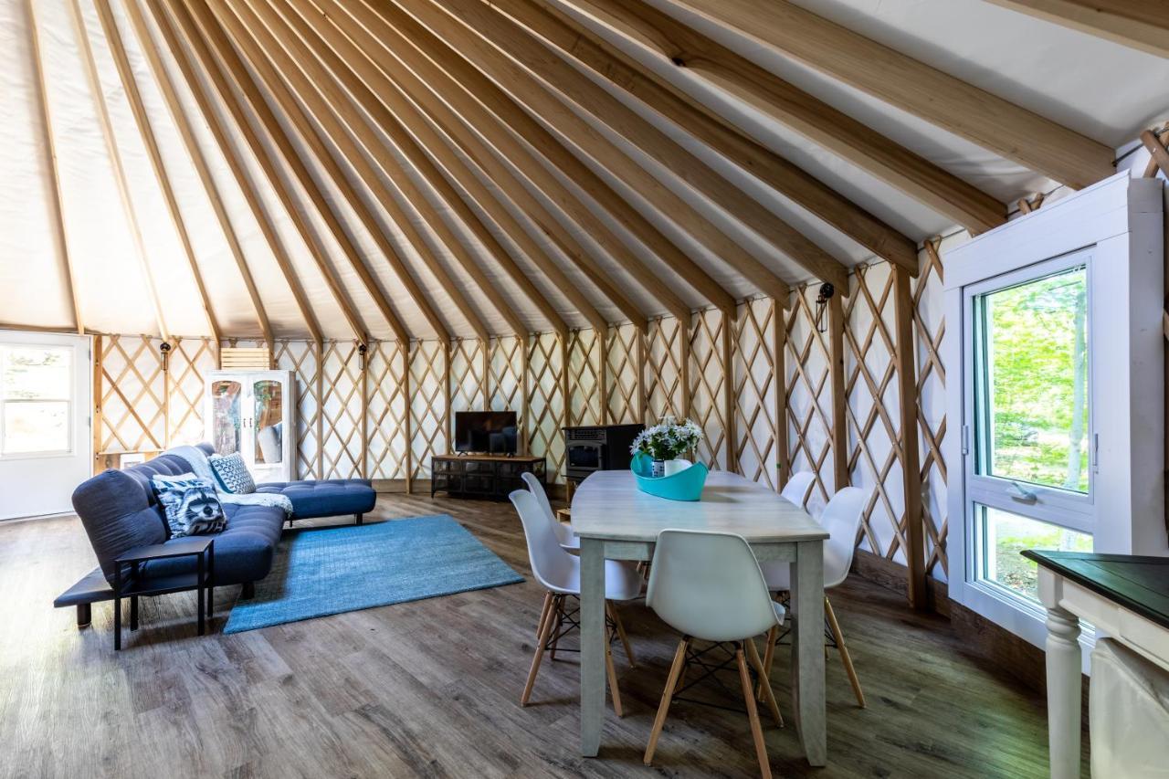 Yourtes Glamping Du Poisson Blanc Notre-Dame-du-Laus Exterior photo