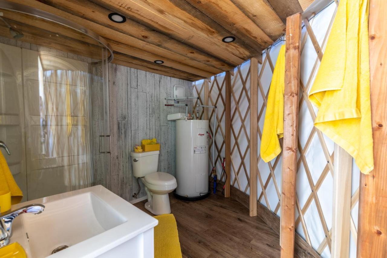 Yourtes Glamping Du Poisson Blanc Notre-Dame-du-Laus Exterior photo