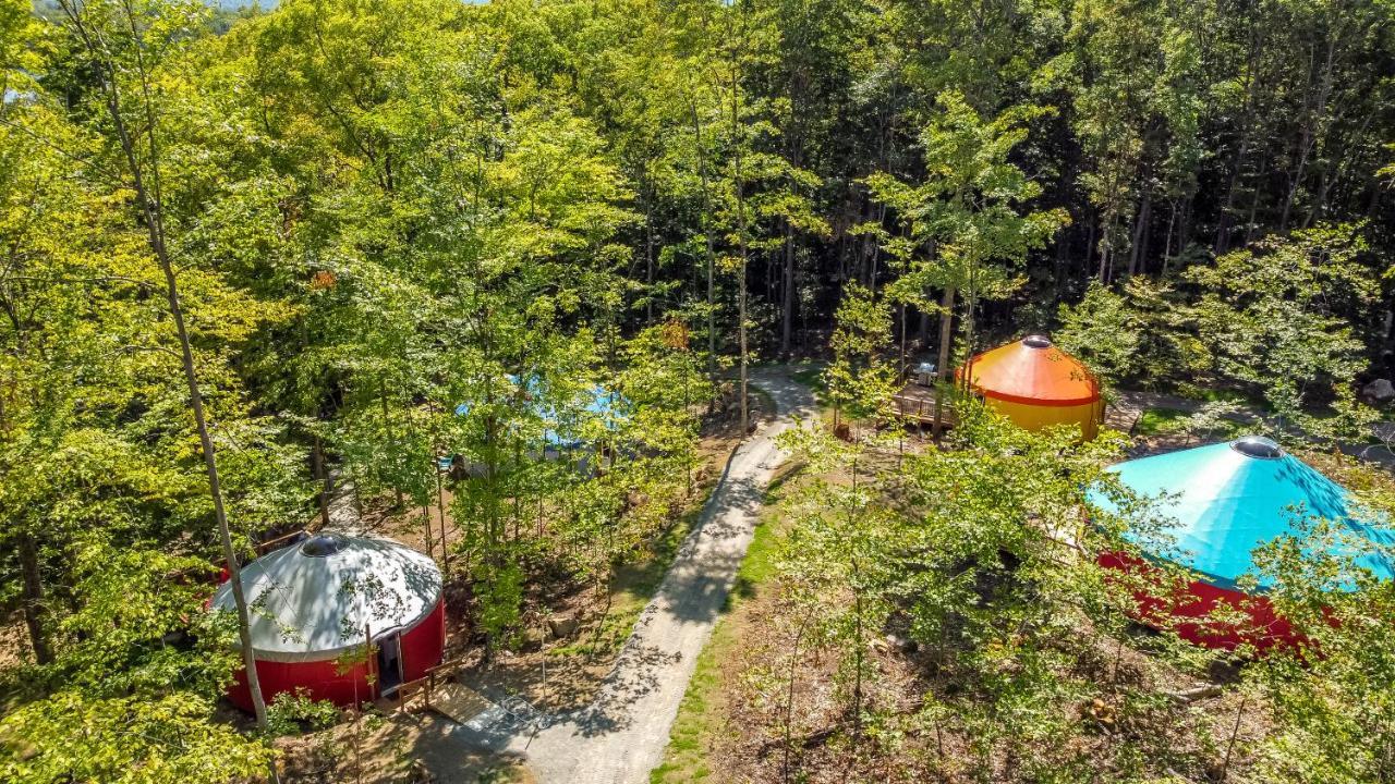Yourtes Glamping Du Poisson Blanc Notre-Dame-du-Laus Exterior photo