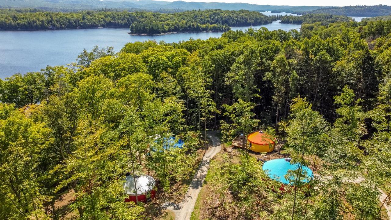 Yourtes Glamping Du Poisson Blanc Notre-Dame-du-Laus Exterior photo