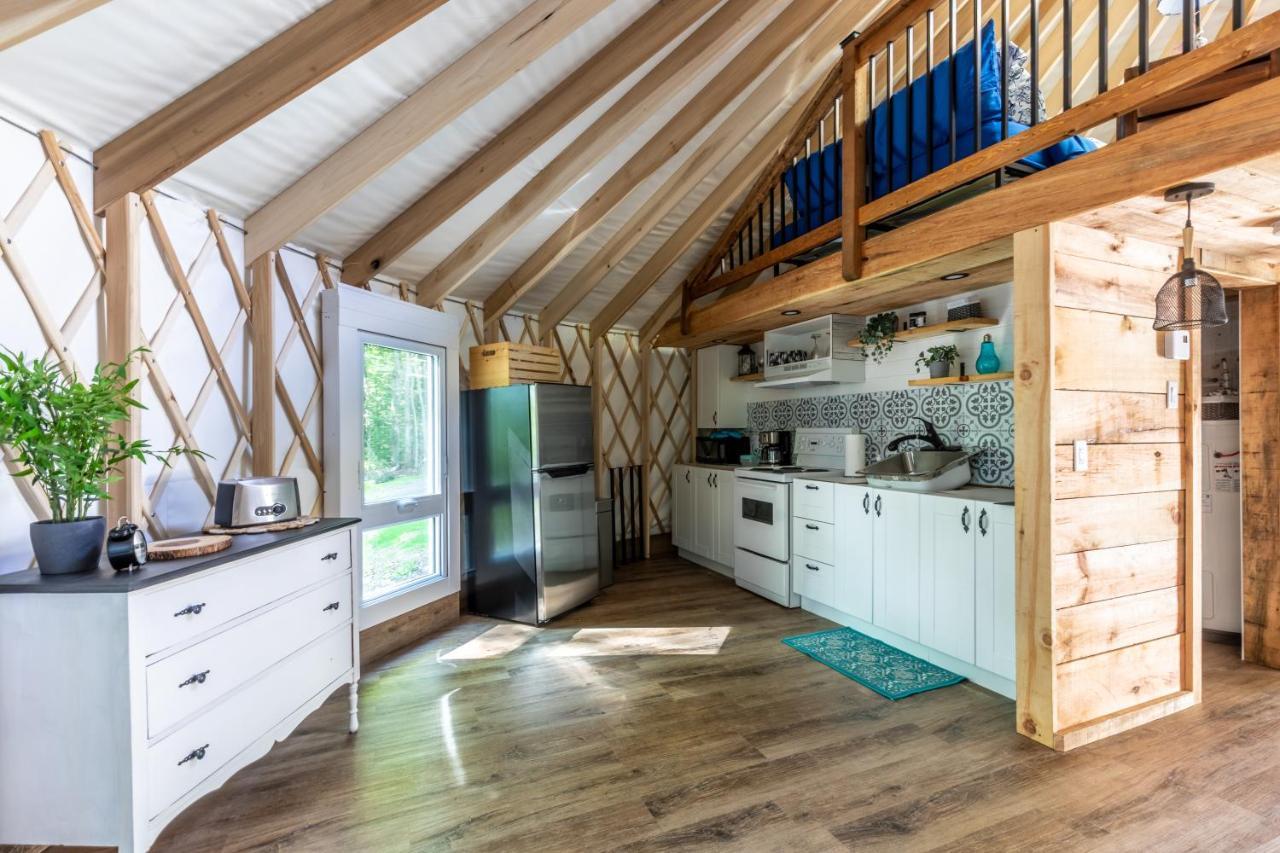 Yourtes Glamping Du Poisson Blanc Notre-Dame-du-Laus Exterior photo