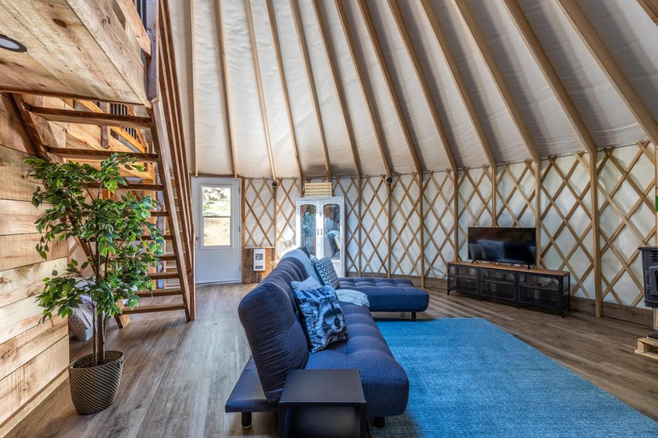 Yourtes Glamping Du Poisson Blanc Notre-Dame-du-Laus Exterior photo