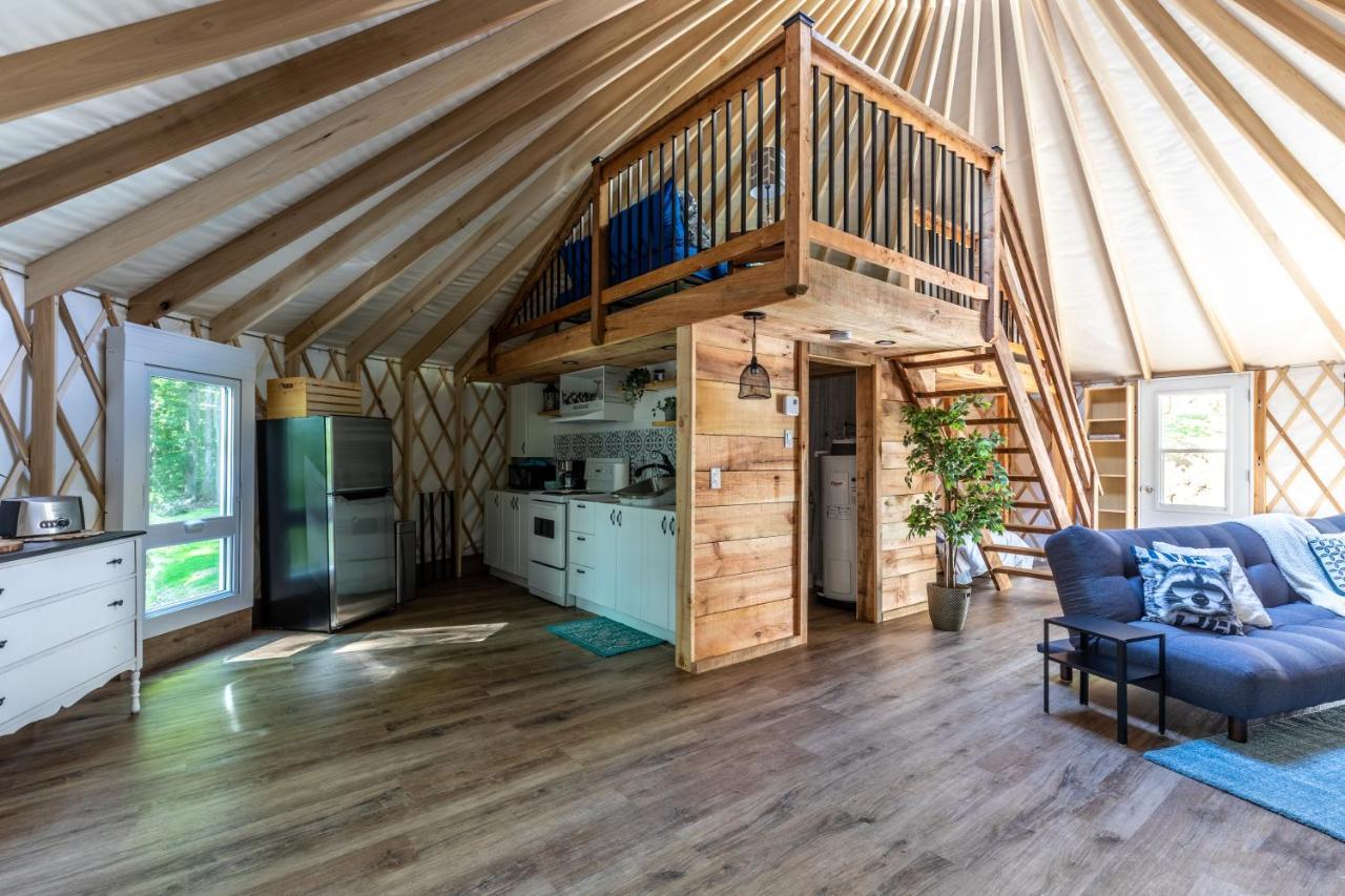 Yourtes Glamping Du Poisson Blanc Notre-Dame-du-Laus Exterior photo