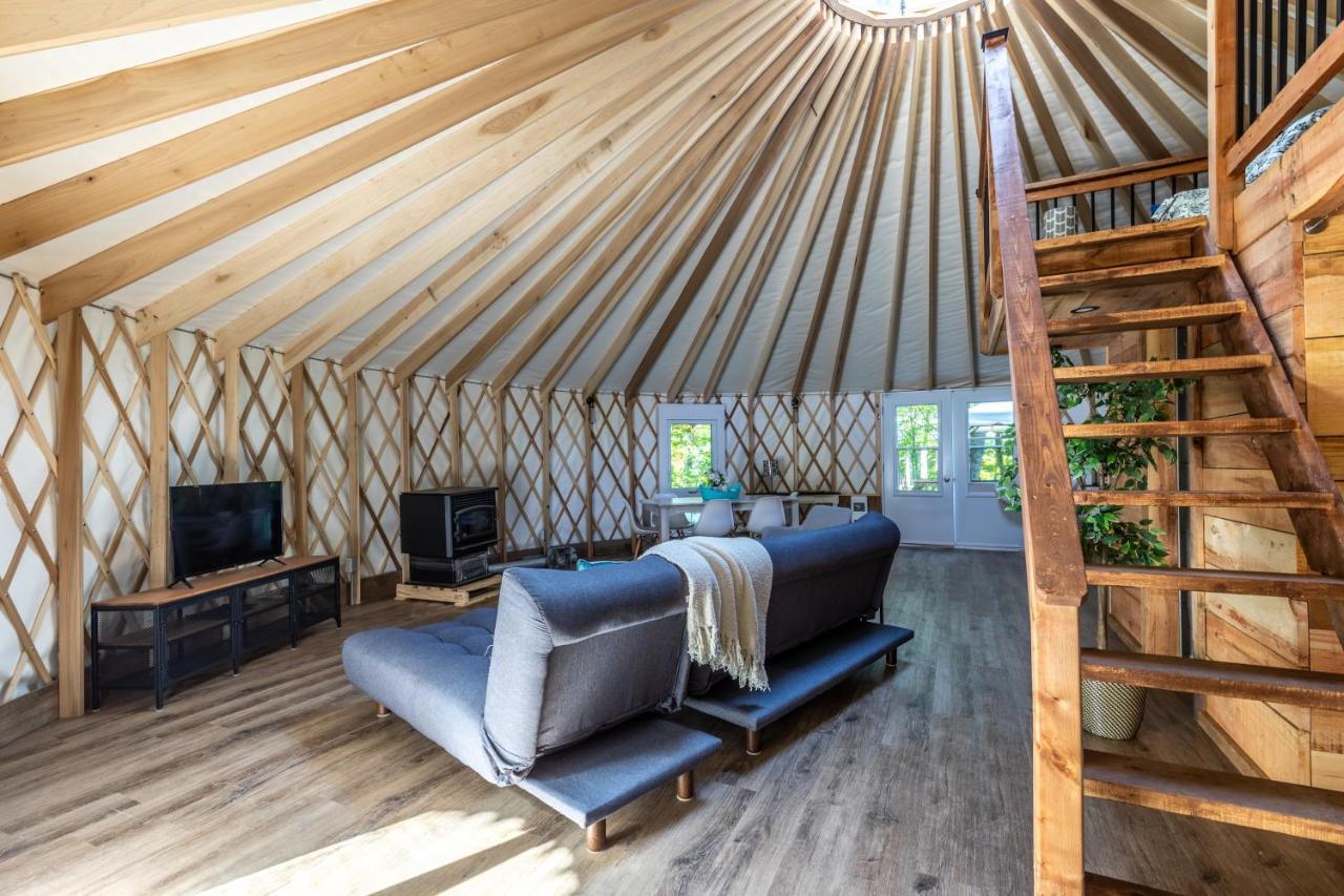 Yourtes Glamping Du Poisson Blanc Notre-Dame-du-Laus Exterior photo